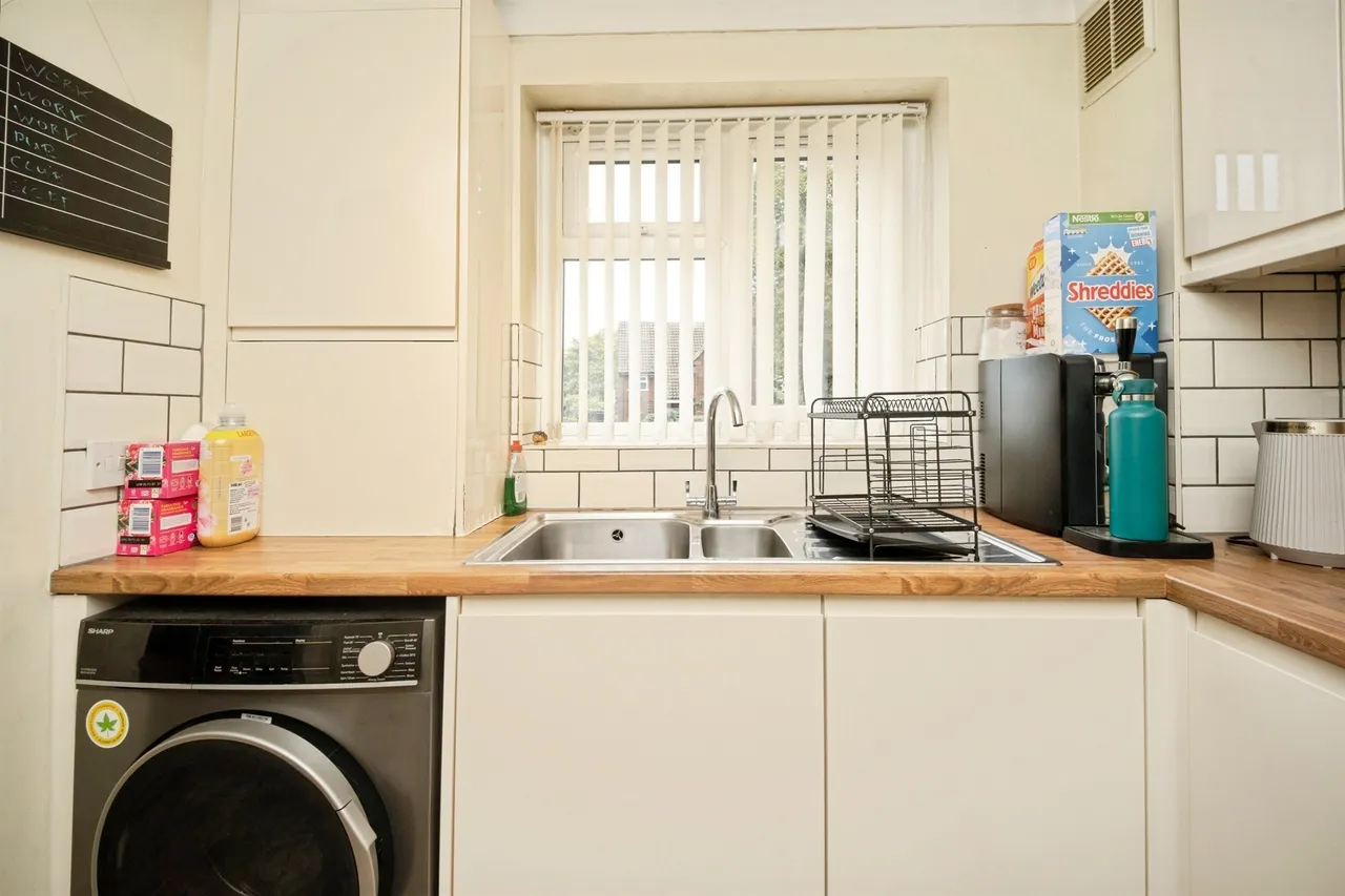 Avern Close, Tipton, DY4, photo 3