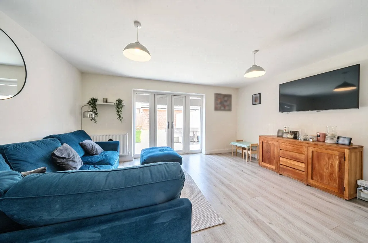 Alden Copse, Tongham, Surrey, GU10 1FR, photo 10