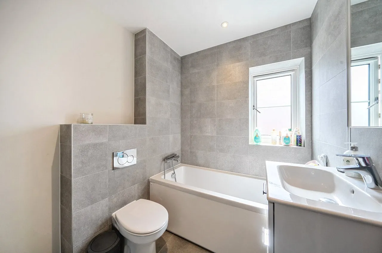 Alden Copse, Tongham, Surrey, GU10 1FR, photo 6