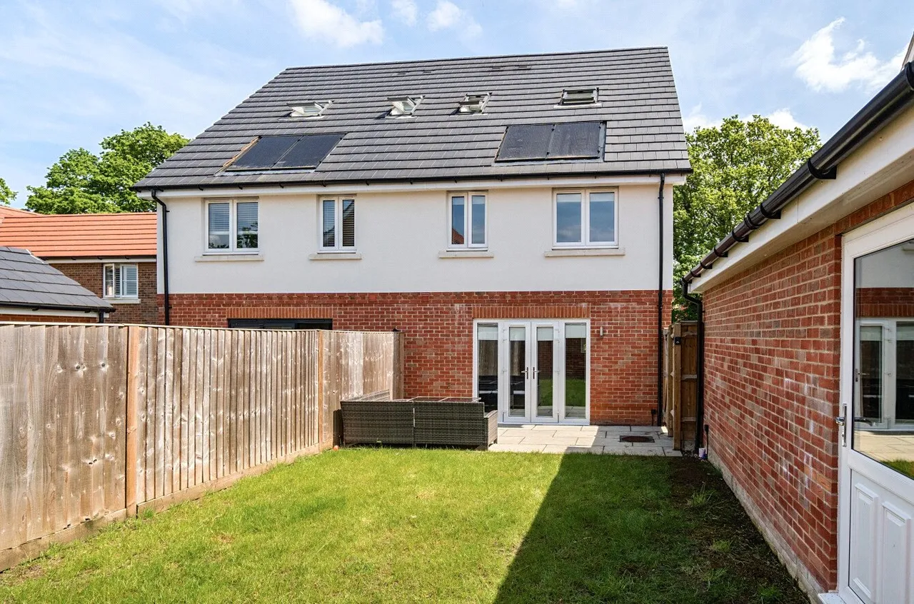 Alden Copse, Tongham, Surrey, GU10 1FR, photo 14