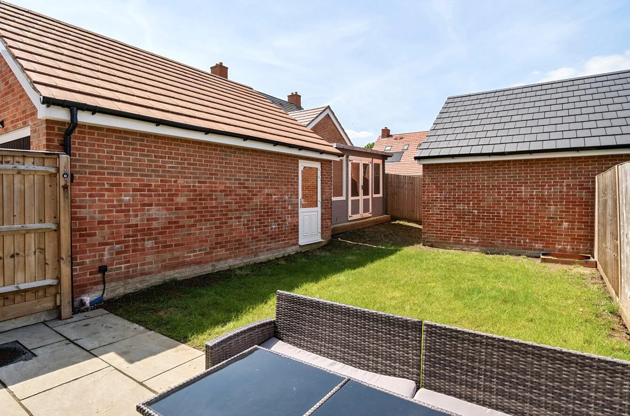 Alden Copse, Tongham, Surrey, GU10 1FR, photo 15