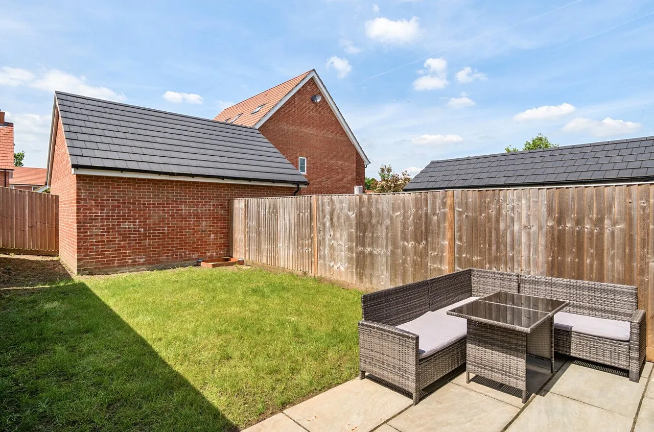 Alden Copse, Tongham, Surrey, GU10 1FR, photo 18