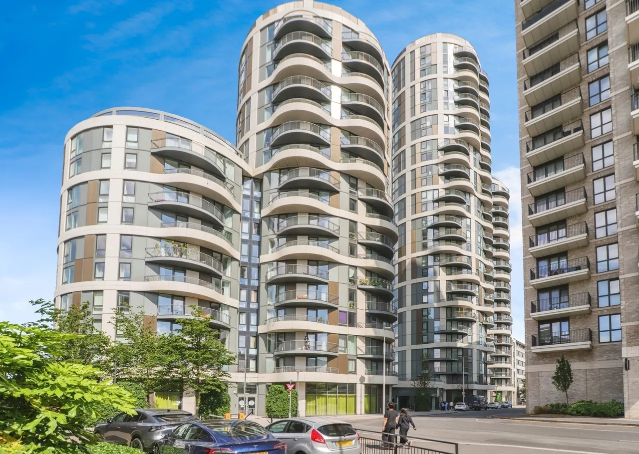 2 bed flat for sale — Cambridge Road, Barking, IG11