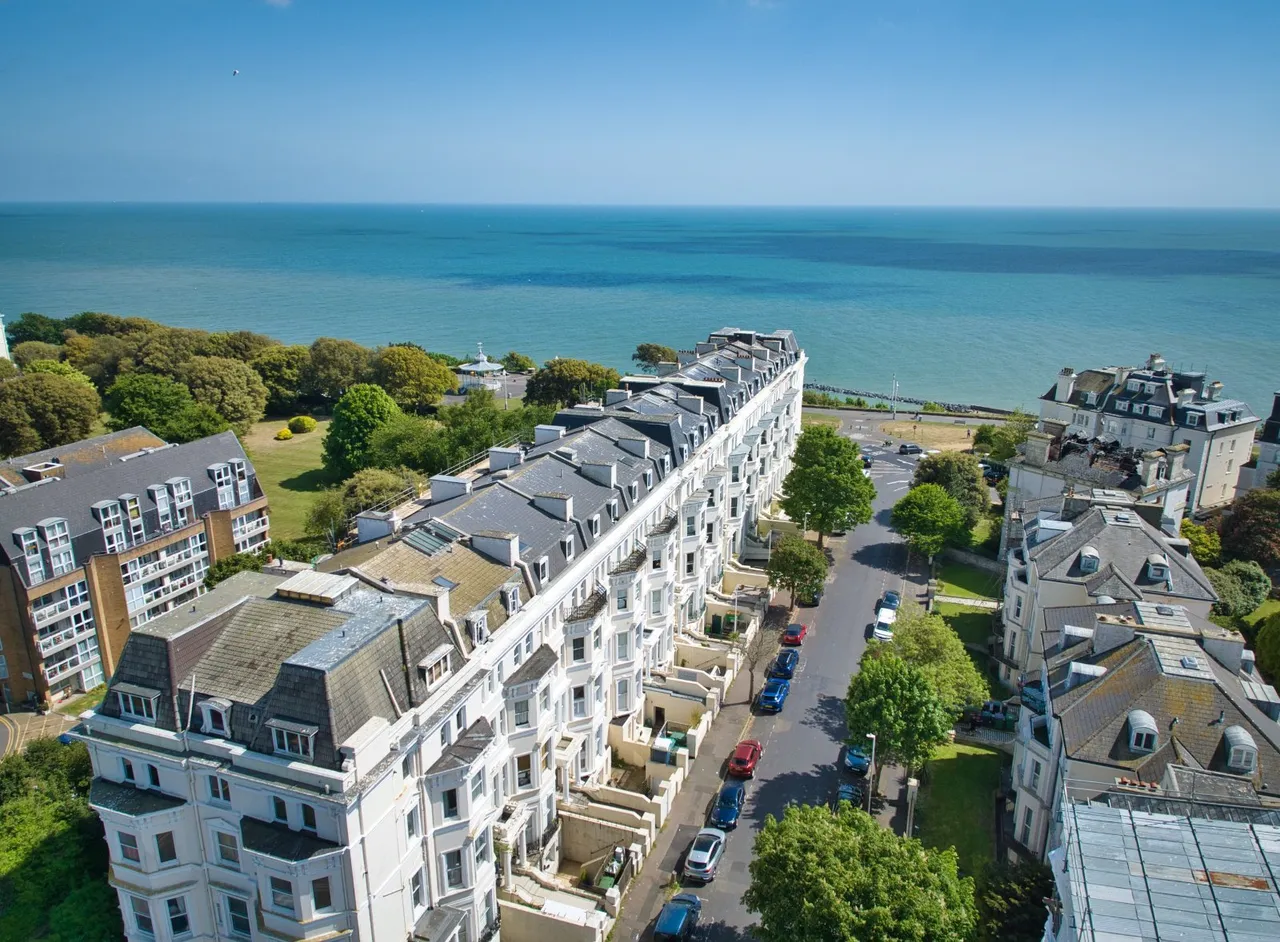 2 bed flat for sale, Clifton Gardens, Folkestone, CT20