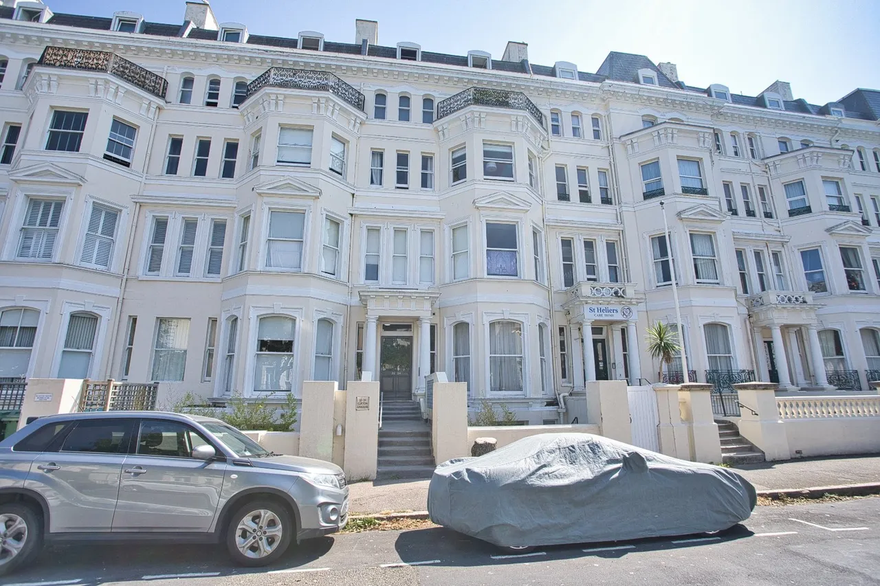 Clifton Gardens, Folkestone, CT20, photo 11
