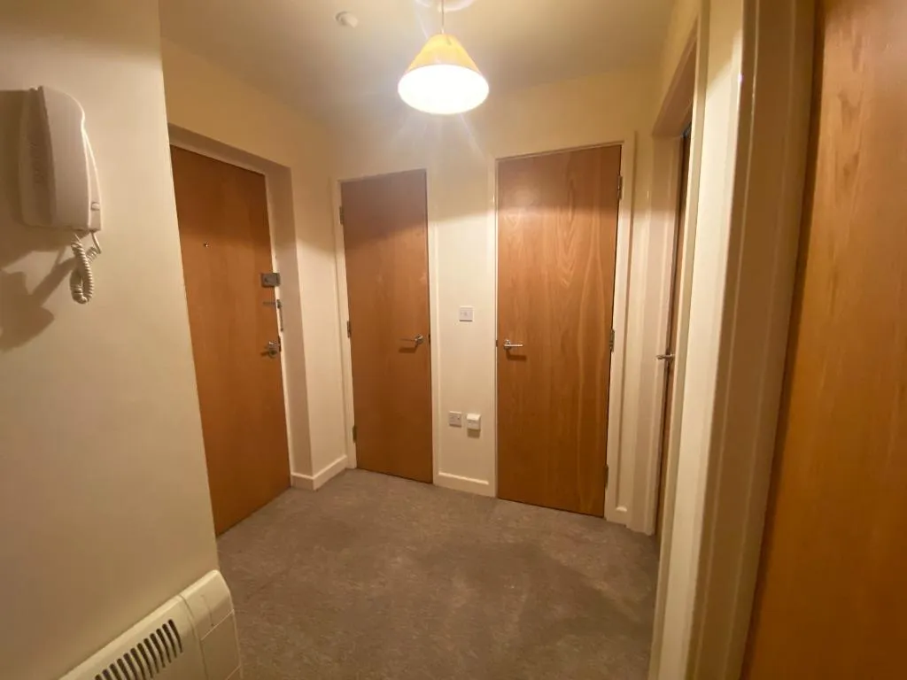 Wellington Street, Central, SN1, photo 8