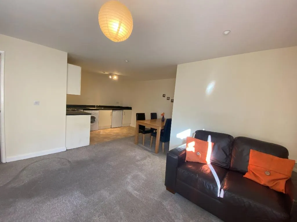 Wellington Street, Central, SN1, photo 5