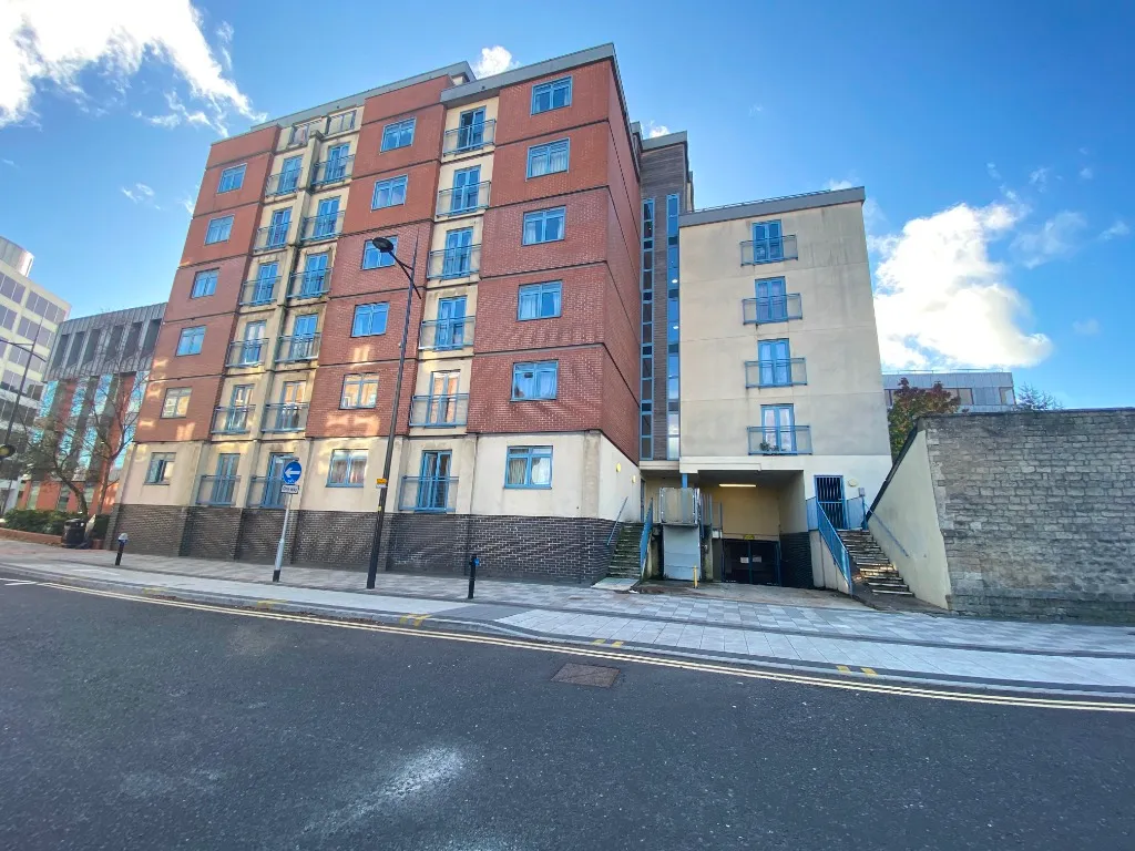 1 bed flat for sale, Wellington Street, Central, SN1