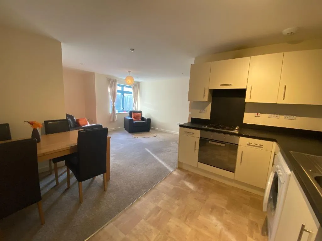 Wellington Street, Central, SN1, photo 4