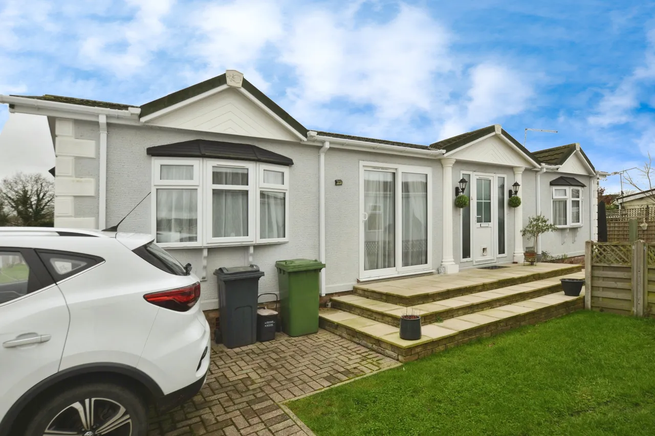 2 bed mobile home for sale — Woodlands Park, Biddenden, Ashford, Kent, TN27