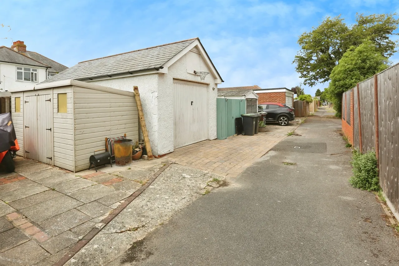 Raynes Road, Lee-On-The-Solent, PO13, photo 23