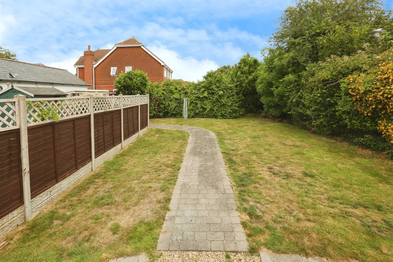 Raynes Road, Lee-On-The-Solent, PO13, photo 21