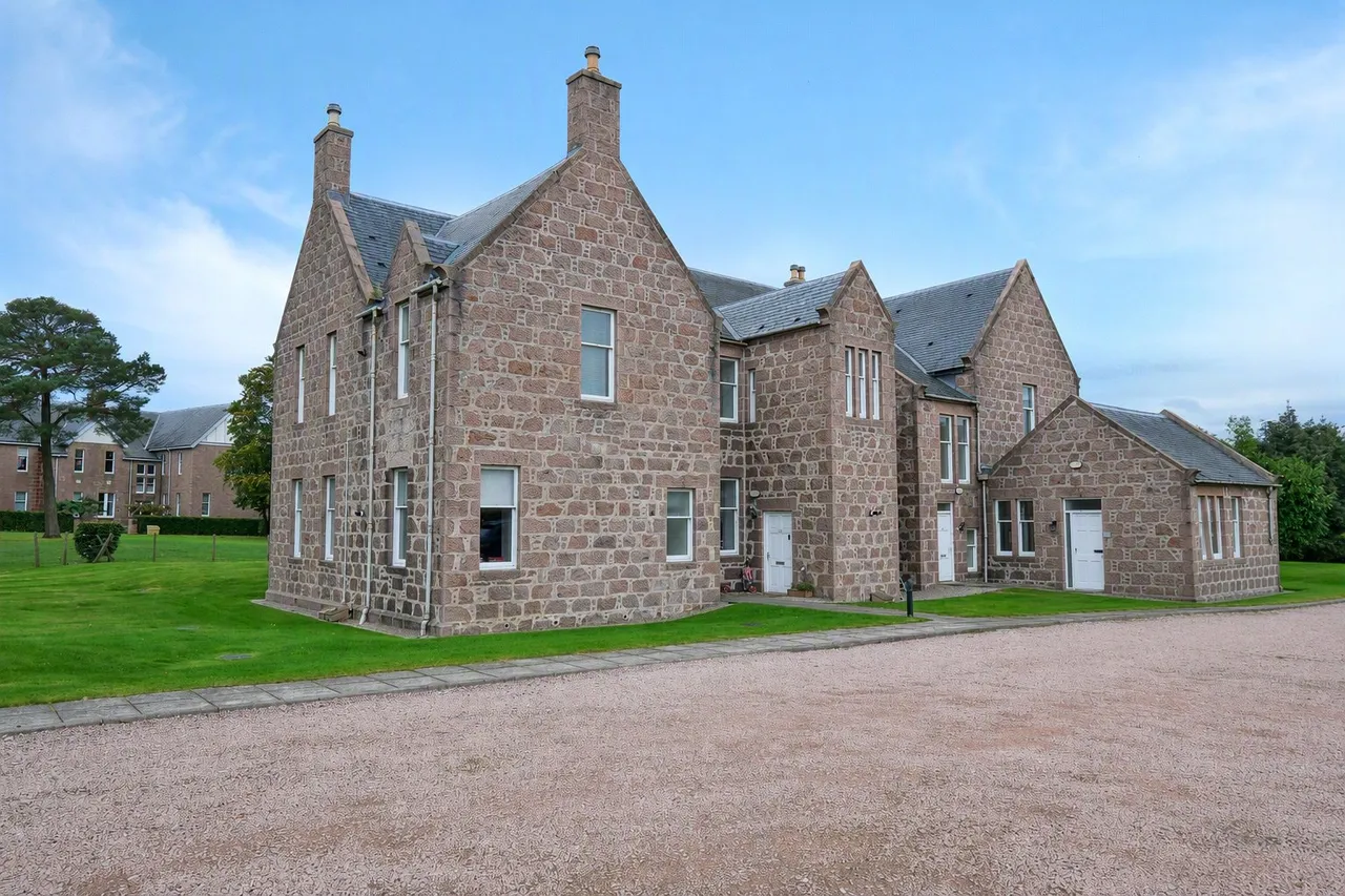 2 bed flat for sale, Bacchante Way, Kingseat, AB21