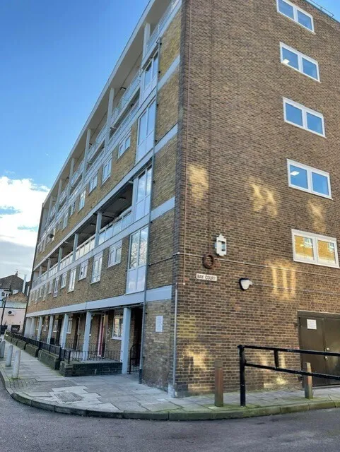 2 bed flat to rent — Frimley way, London, E1