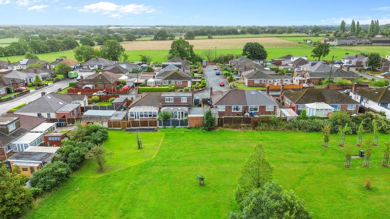 Upland Drive, Ashton-In-Makerfield, Wigan, Wigan, WN4 8XB, photo 19