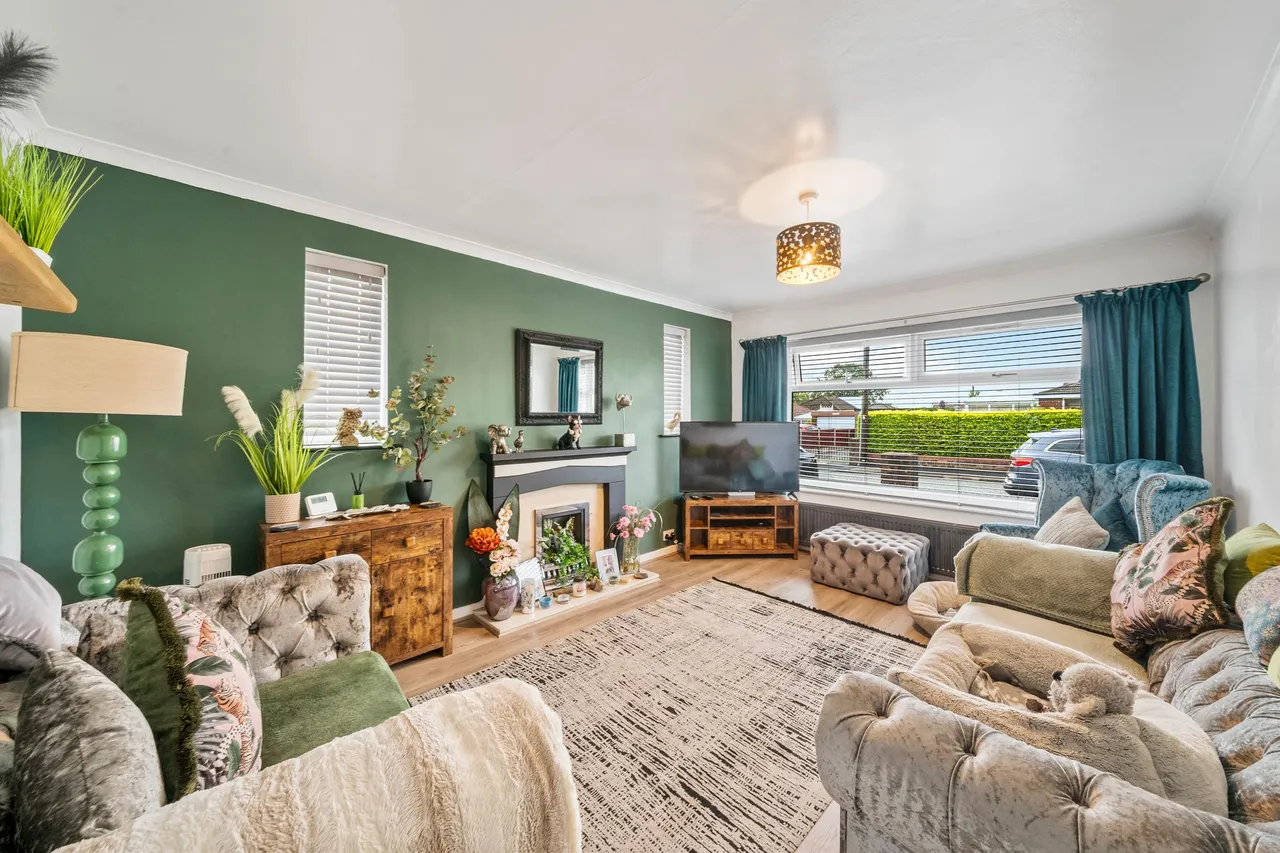 Upland Drive, Ashton-In-Makerfield, Wigan, Wigan, WN4 8XB, photo 2