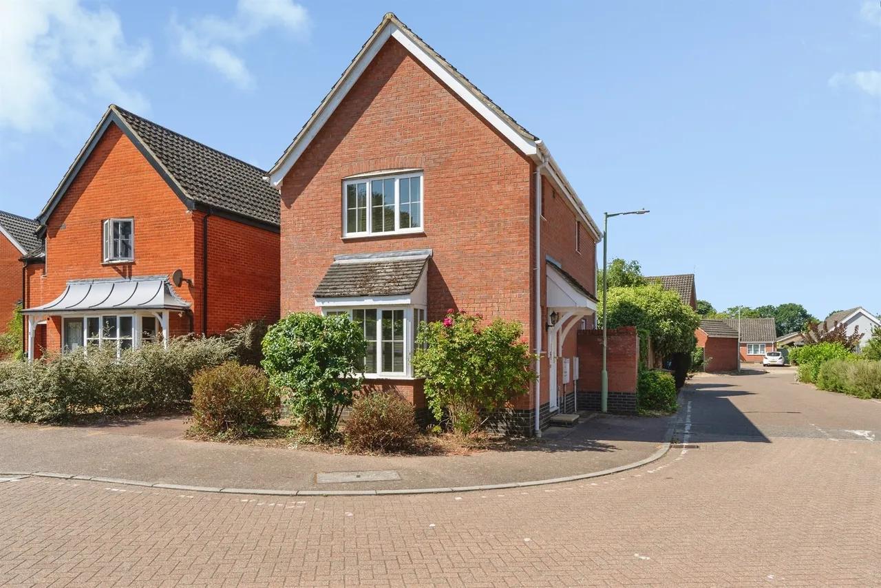 3 bed house for sale — Pheasant Way, Brandon