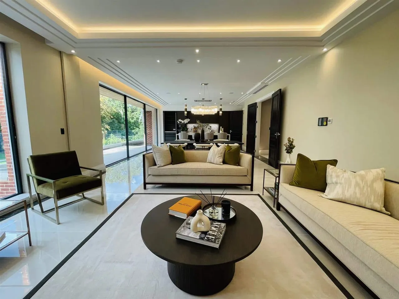 Tamara Court, Stradbroke Drive, Chigwell, photo 4