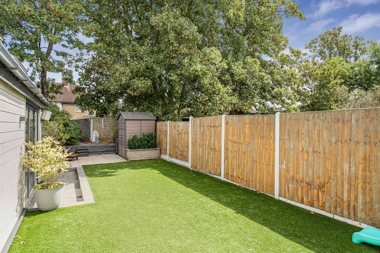 Sutherland Avenue, Sunbury-on-Thames, TW16, photo 16