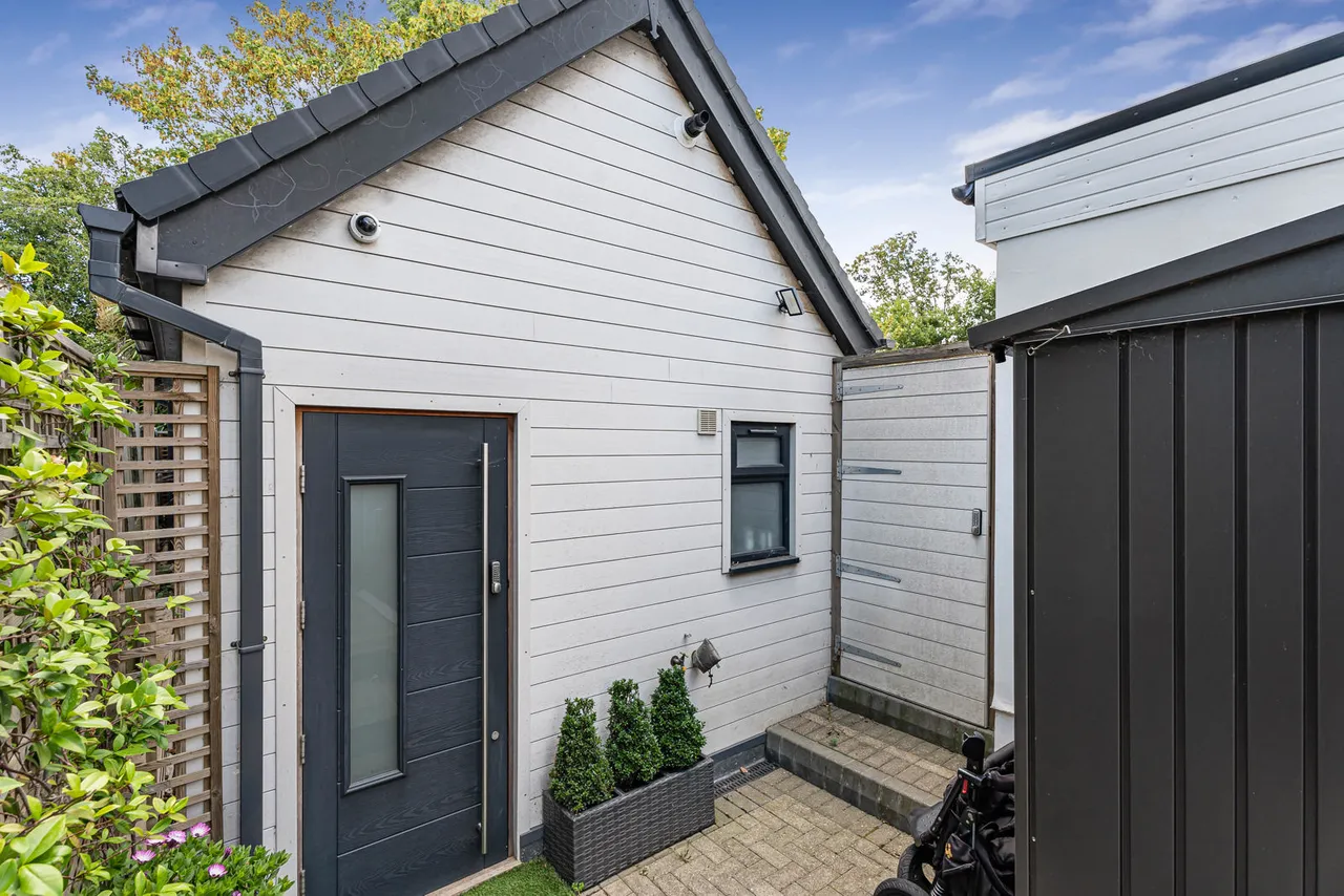 Sutherland Avenue, Sunbury-on-Thames, TW16, photo 23