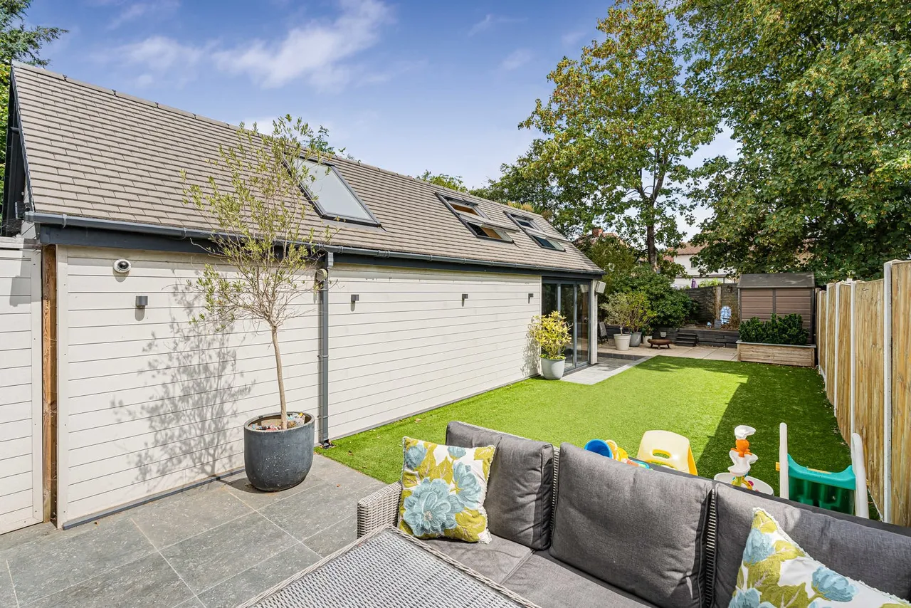 Sutherland Avenue, Sunbury-on-Thames, TW16, photo 15