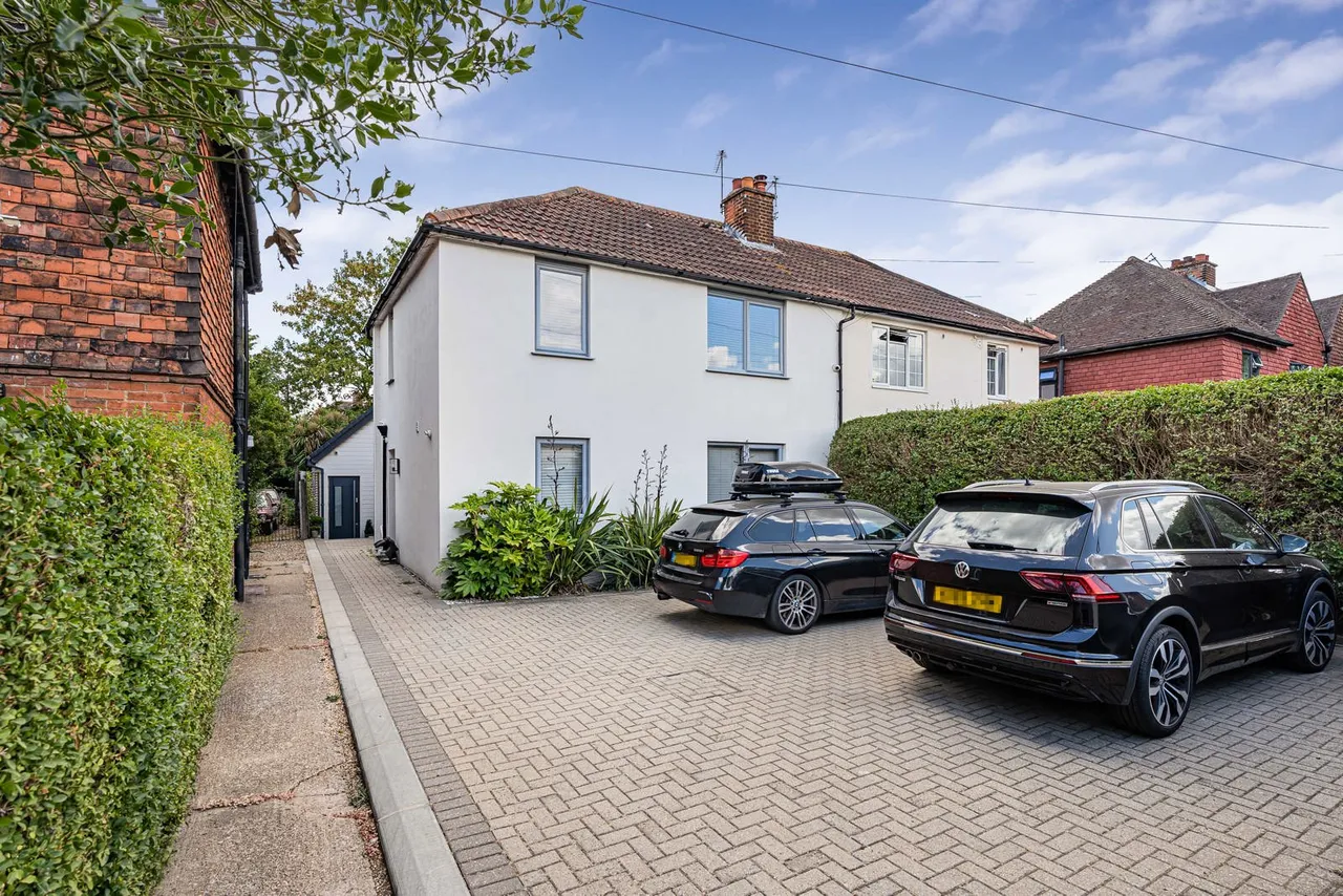 3 bed house for sale, Sutherland Avenue, Sunbury-on-Thames, TW16