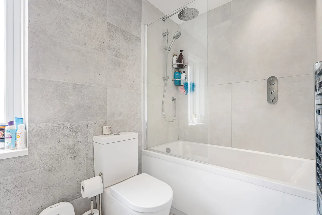Sutherland Avenue, Sunbury-on-Thames, TW16, photo 14