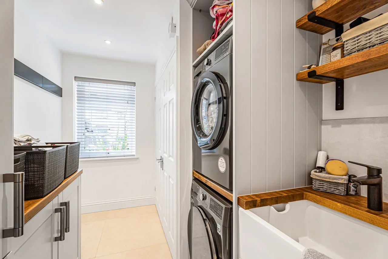 Sutherland Avenue, Sunbury-on-Thames, TW16, photo 9