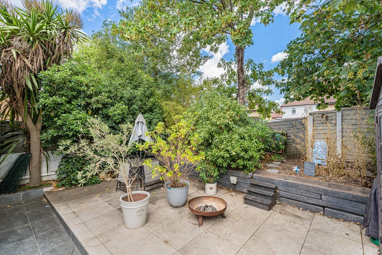Sutherland Avenue, Sunbury-on-Thames, TW16, photo 18