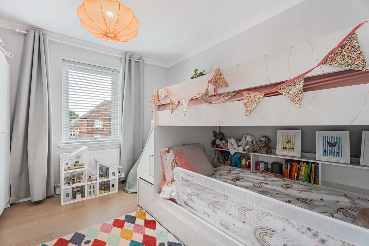 Sutherland Avenue, Sunbury-on-Thames, TW16, photo 12