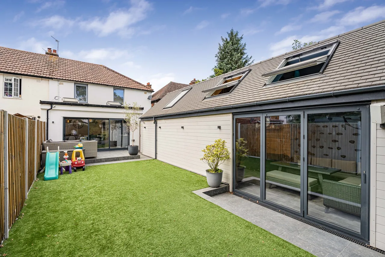 Sutherland Avenue, Sunbury-on-Thames, TW16, photo 17