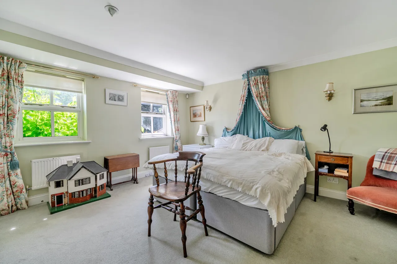 The Square, Rowledge, Farnham, GU10, photo 10