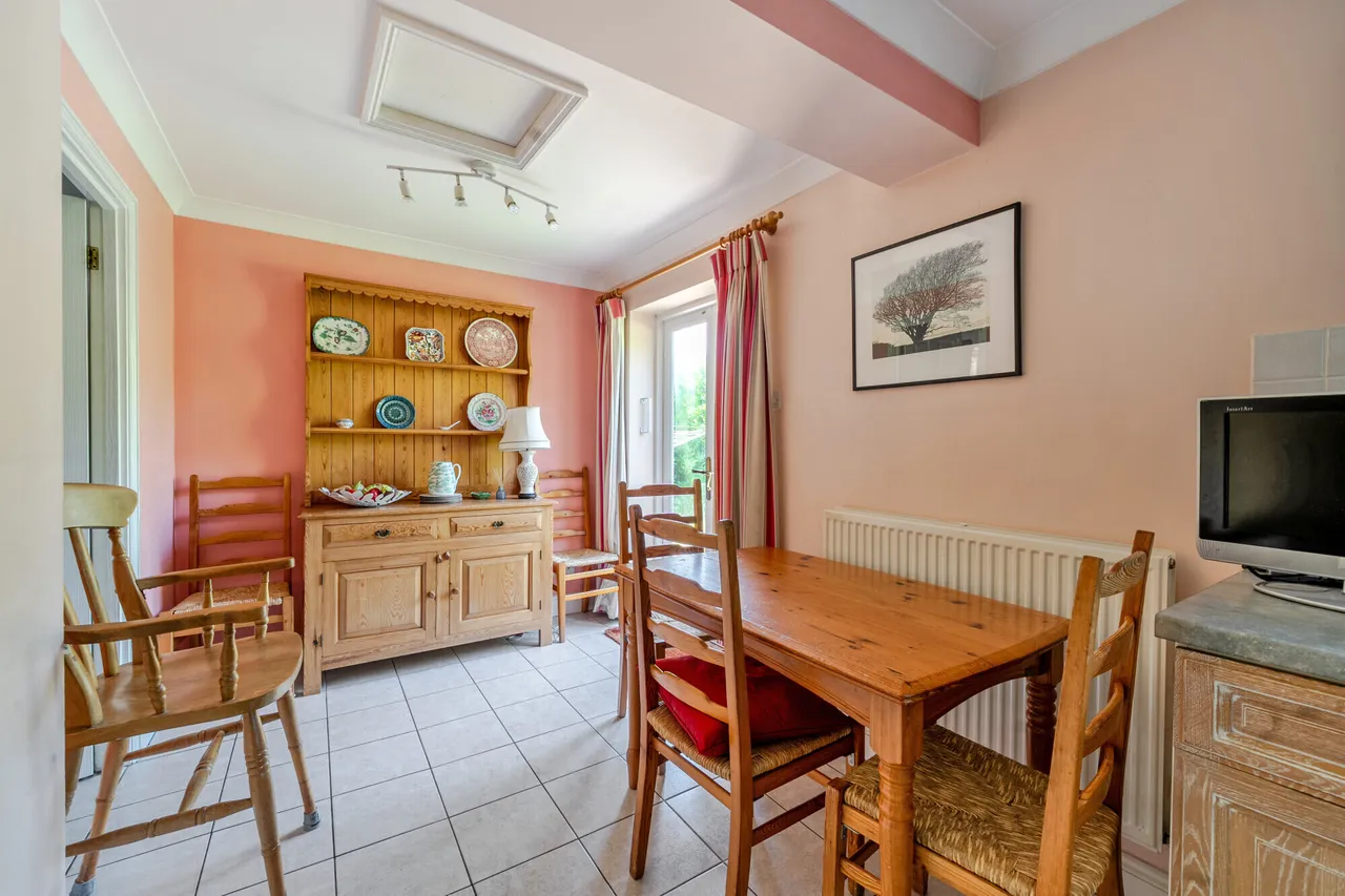 The Square, Rowledge, Farnham, GU10, photo 4