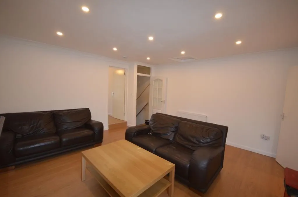 Queens Road, Watford, photo 2