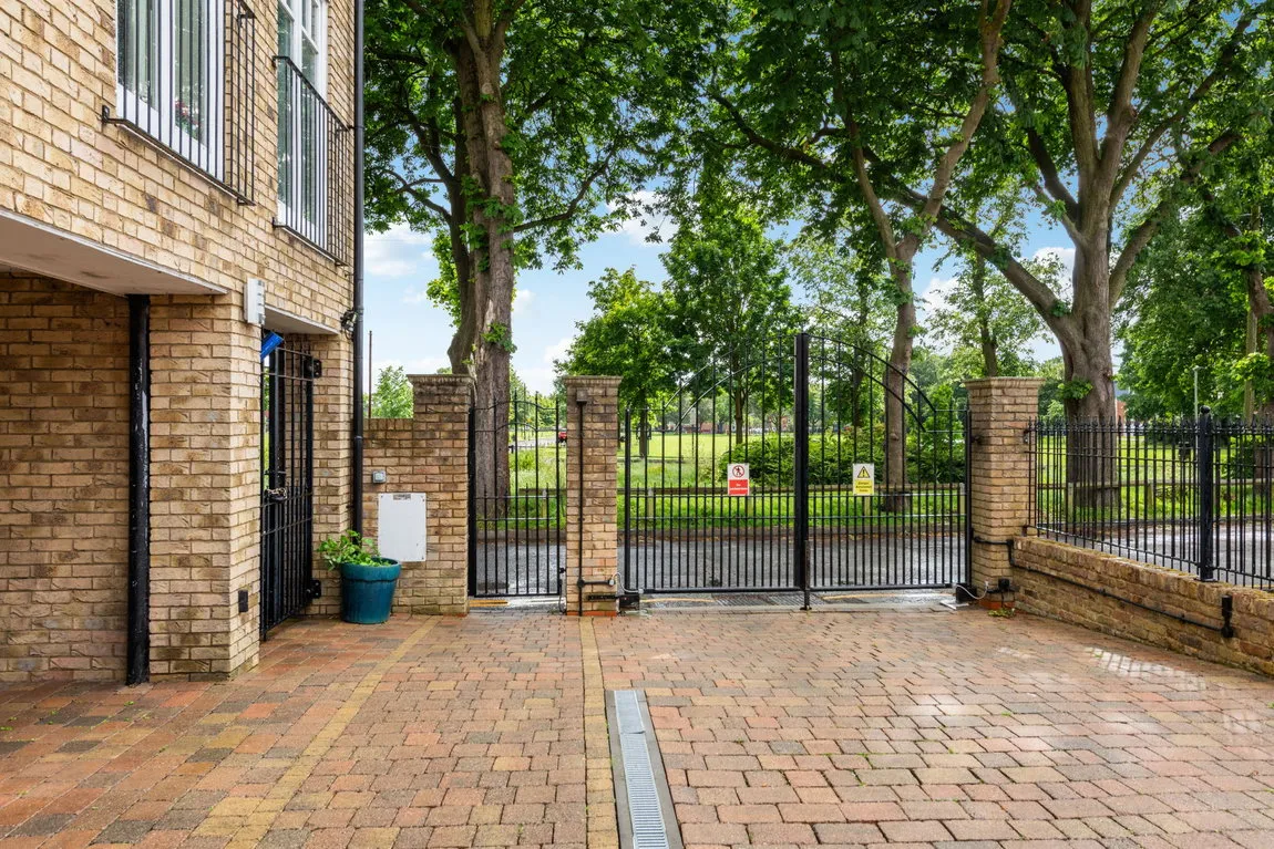 Field Gate Mews, Watford, WD18, photo 10