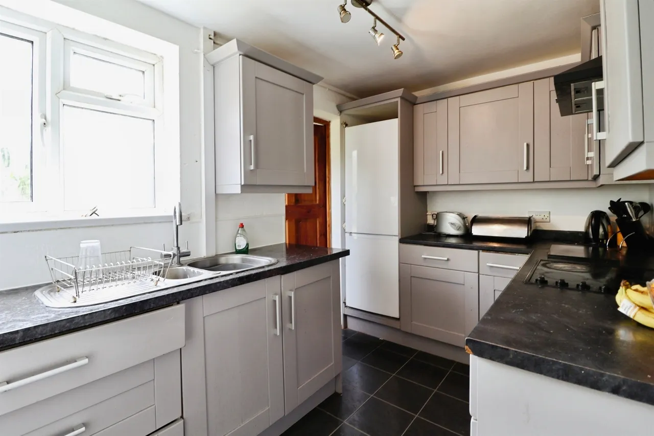 Laburnum Way, Penarth, CF64, photo 4