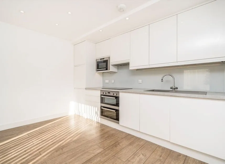 Denehurst Gardens, Acton, W3, photo 3