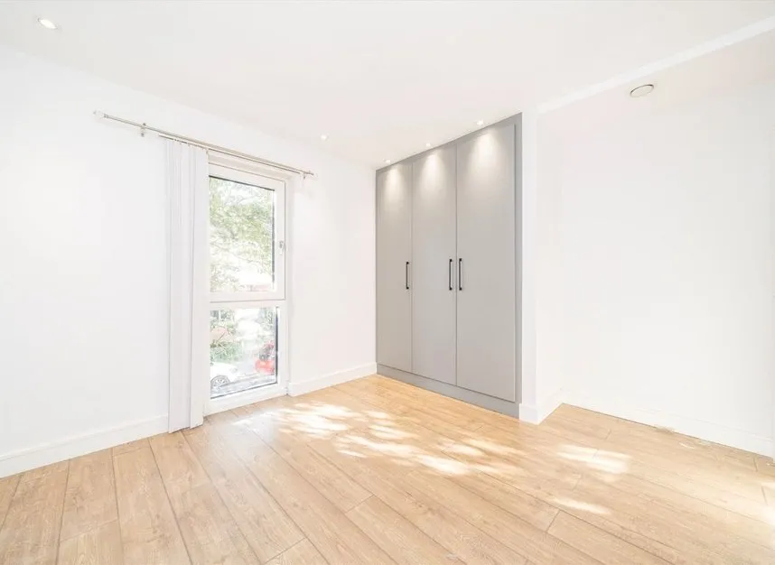 Denehurst Gardens, Acton, W3, photo 4