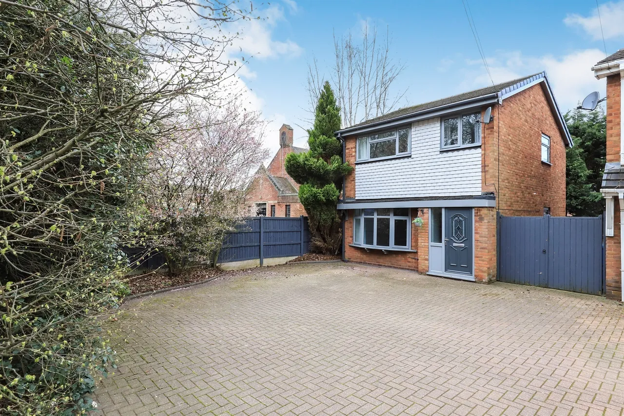 3 bed house for sale, Cannock Road, Featherstone, WV10