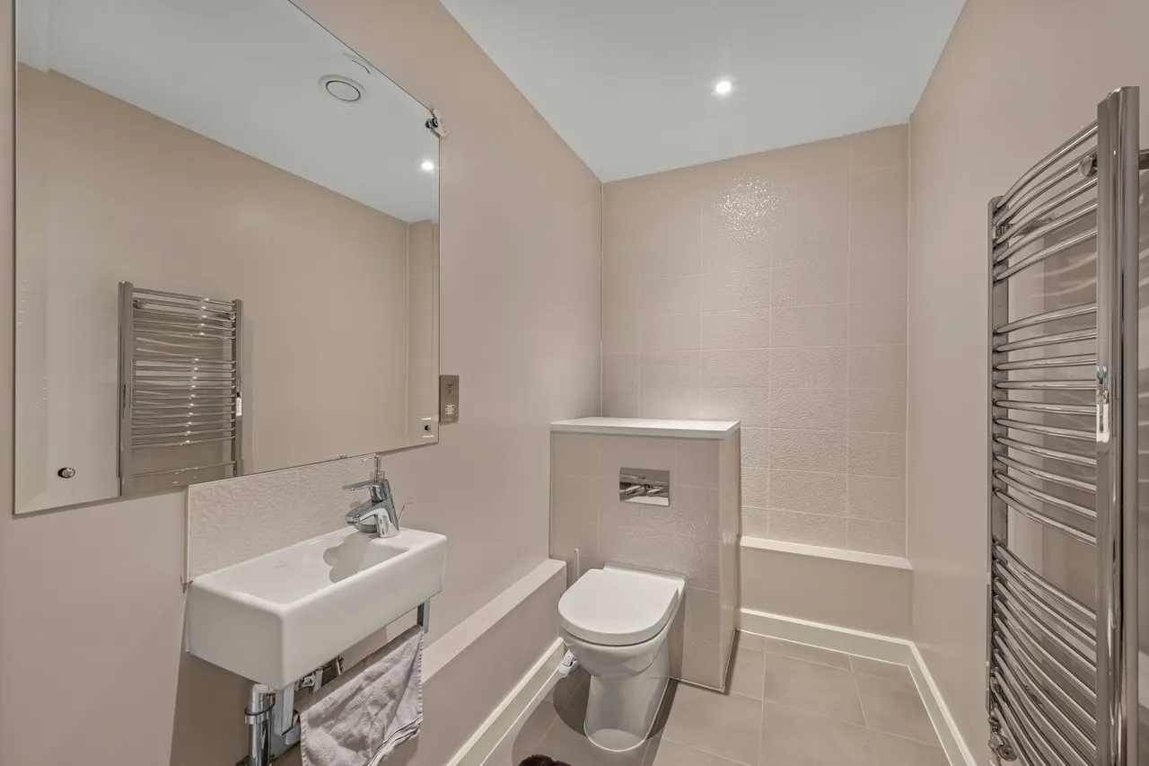 Brook Lane North, Brentford, TW8, photo 8