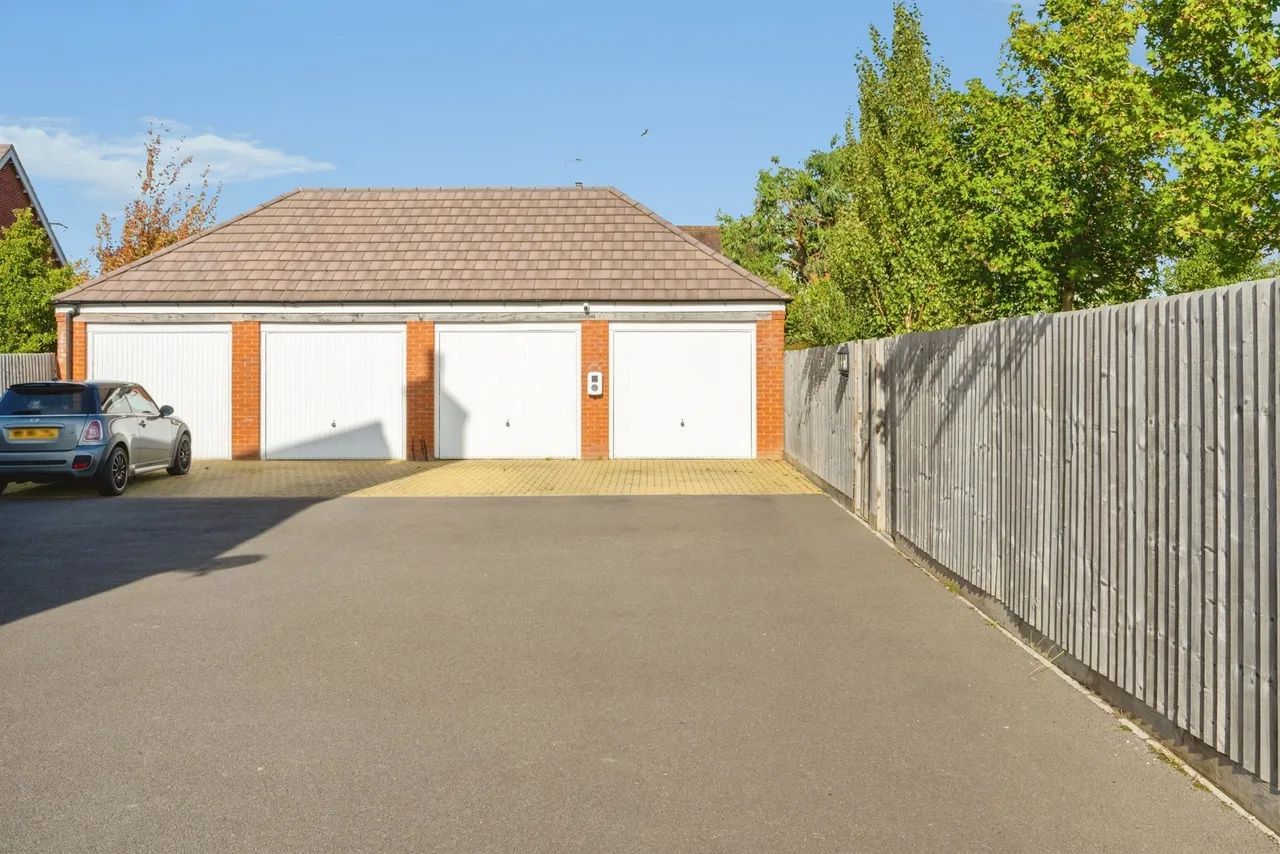 Worlds End Lane, Weston Turville, HP22, photo 30