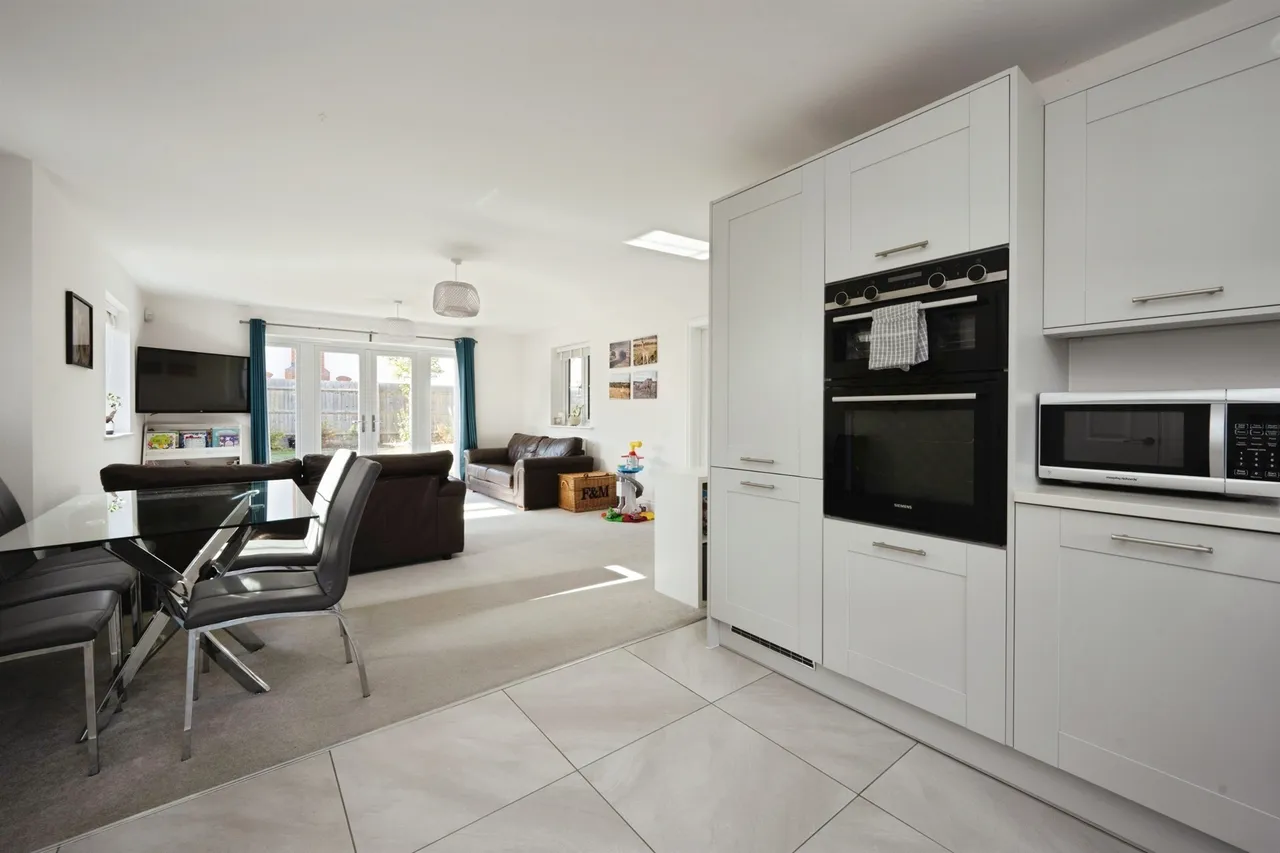 Worlds End Lane, Weston Turville, HP22, photo 2