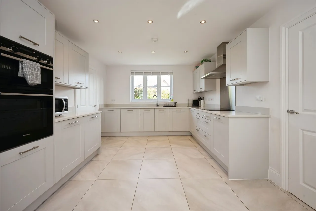 Worlds End Lane, Weston Turville, HP22, photo 6