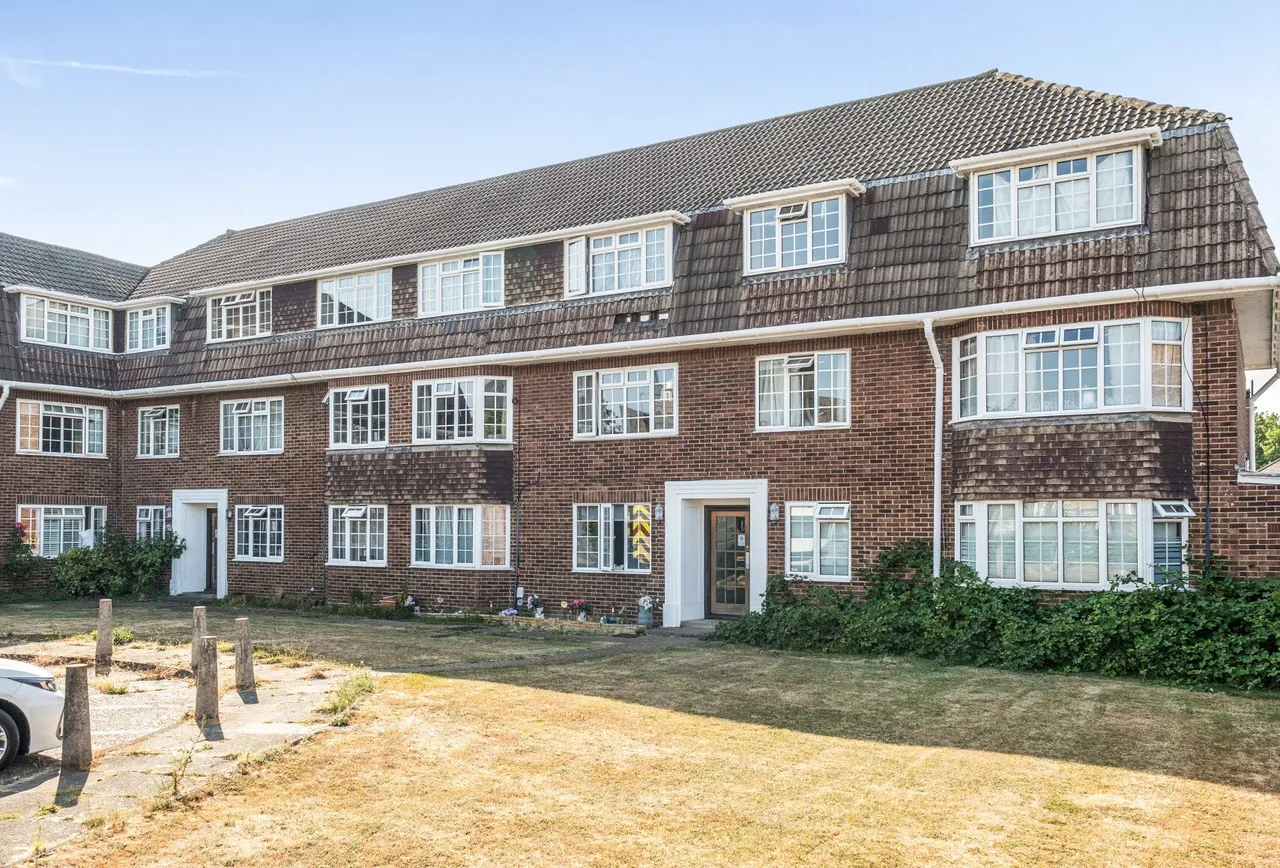 2 bed flat for sale — Goodwood Close, Morden, SM4 5AW