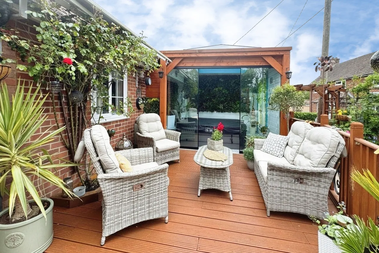 Chalky Lane, Dogmersfield, Hampshire, RG27 8TG, photo 10