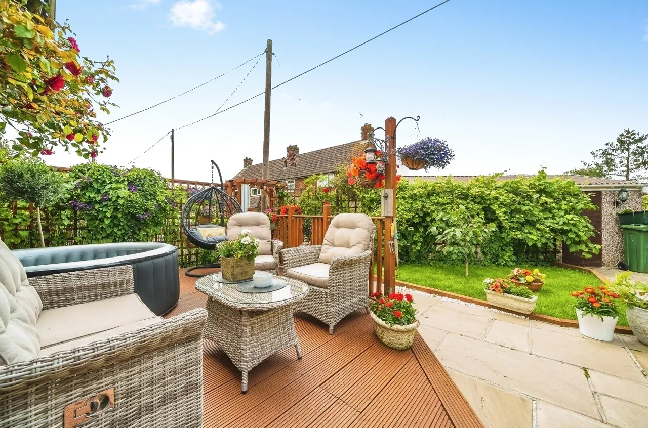 Chalky Lane, Dogmersfield, Hampshire, RG27 8TG, photo 5