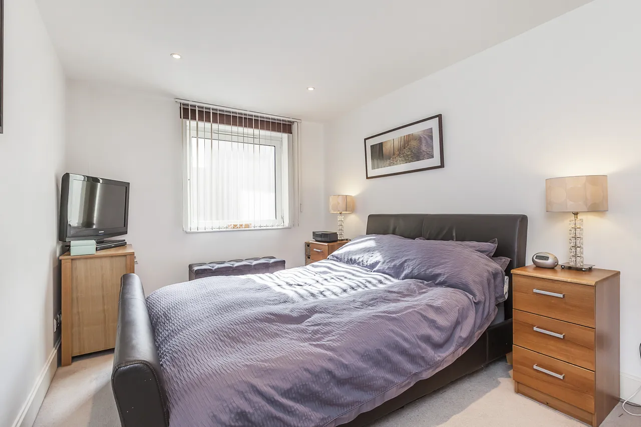 Vauxhall Bridge Road, London, SW1V, photo 3