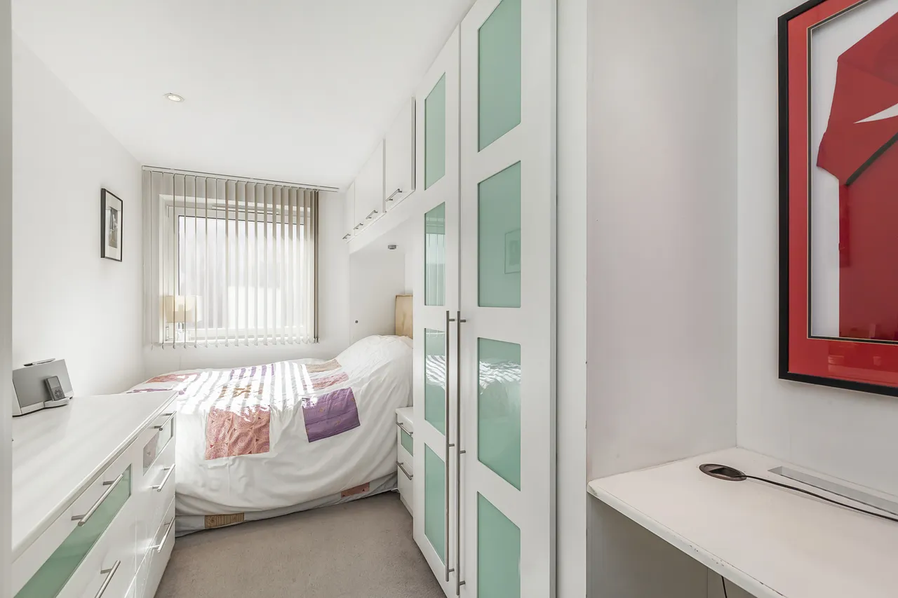 Vauxhall Bridge Road, London, SW1V, photo 9