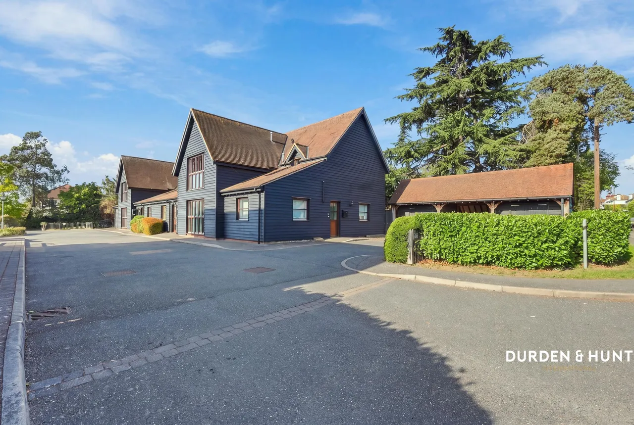 Eastwood Road, White House Court, SS6, photo 16