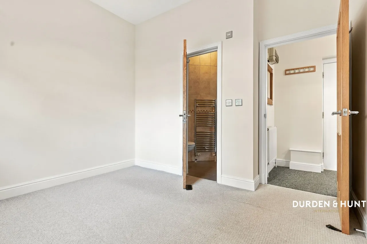 Eastwood Road, White House Court, SS6, photo 10